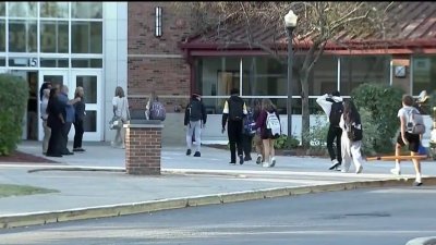 Aumentan la seguridad en las escuelas de Joliet tras amenaza en redes sociales