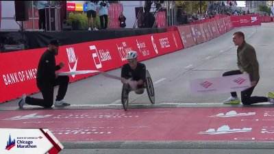 Catherine Debrunner gana en la división femenina en silla de ruedas