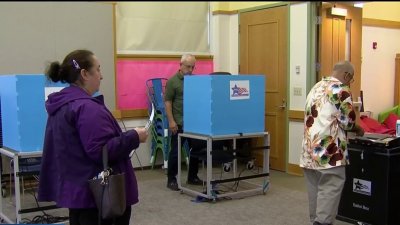 Votantes en Chicago se sienten estresados por las elecciones