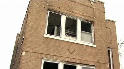 Incendio deja a tres personas heridas y a varios desplazados en West Garfield Park