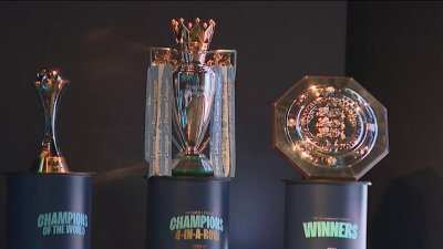 Exhiben trofeos del Manchester City en Chicago