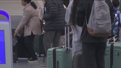 Fuerte afluencia en el Aeropuerto de Midway por retorno de viajeros