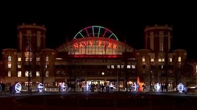 Preparativos para los festejos de Año Nuevo en Chicago