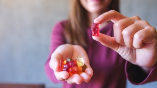 La FDA está cerca de prohibir el colorante artificial rojo.