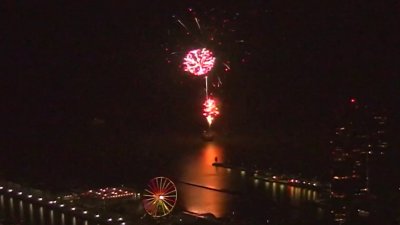 Mira el video completo: los fuegos artificiales de Navy Pier iluminaron la noche