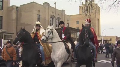 Feligreses celebran con misa llegada de los Tres Reyes Magos