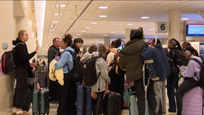 Retrasos y cancelaciones por mal tiempo en aeropuertos de EEUU