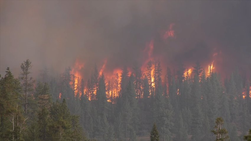 Un gran incendio forestal en California.
