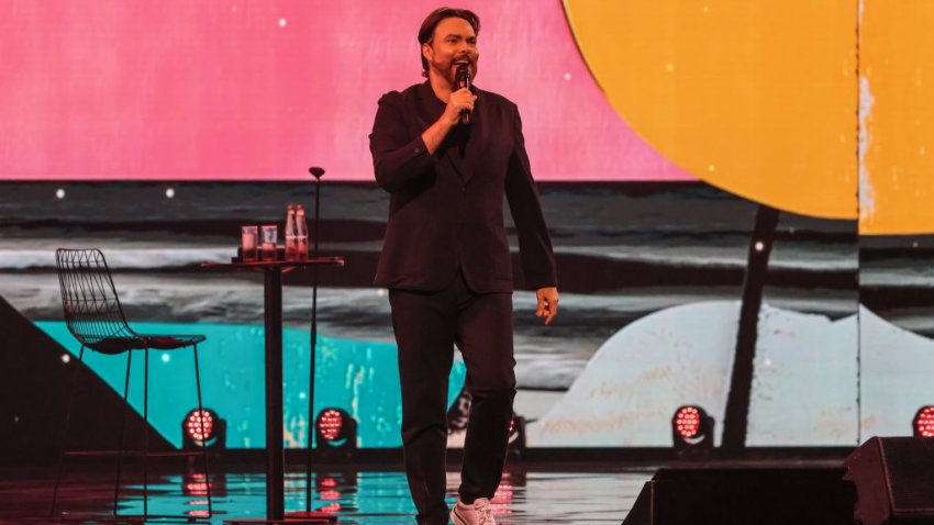 VIñA DEL MAR, CHILE – 2025/02/23: Comedian George Harris performs in concert during the 64th Viña del Mar International Song Festival. (Photo by Cristobal Basaure Araya/SOPA Images/LightRocket via Getty Images)