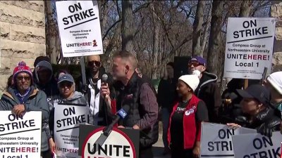 Trabajadores de los comedores de la Universidad Northwestern continúan en huelga