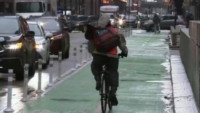 Autobuses de la CTA tendrán cámaras para multar a quienes se estacionen en sus carriles