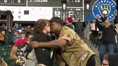 Pareja se compromete en el juego de los White Sox