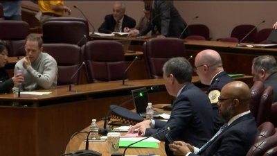 Concilio de Chicago considera nueva propuesta de toque de queda