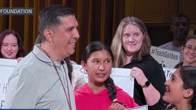 Profesor bilingüe gana premio a la excelencia docente