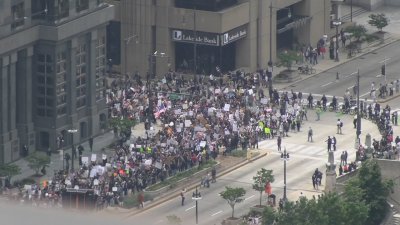 Video de tiempo muestra la masiva protesta de “No Kings” en el centro de Chicago