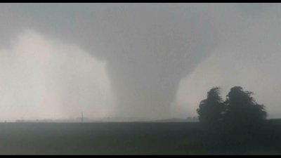 Dramático video: mira el impresionante tornado que arrasó un pueblo