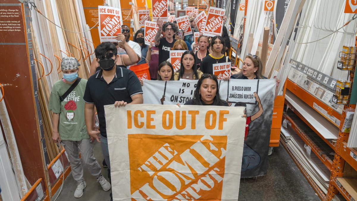 LULAC pide a The Home Depot no dar acceso a ICE – Telemundo Chicago