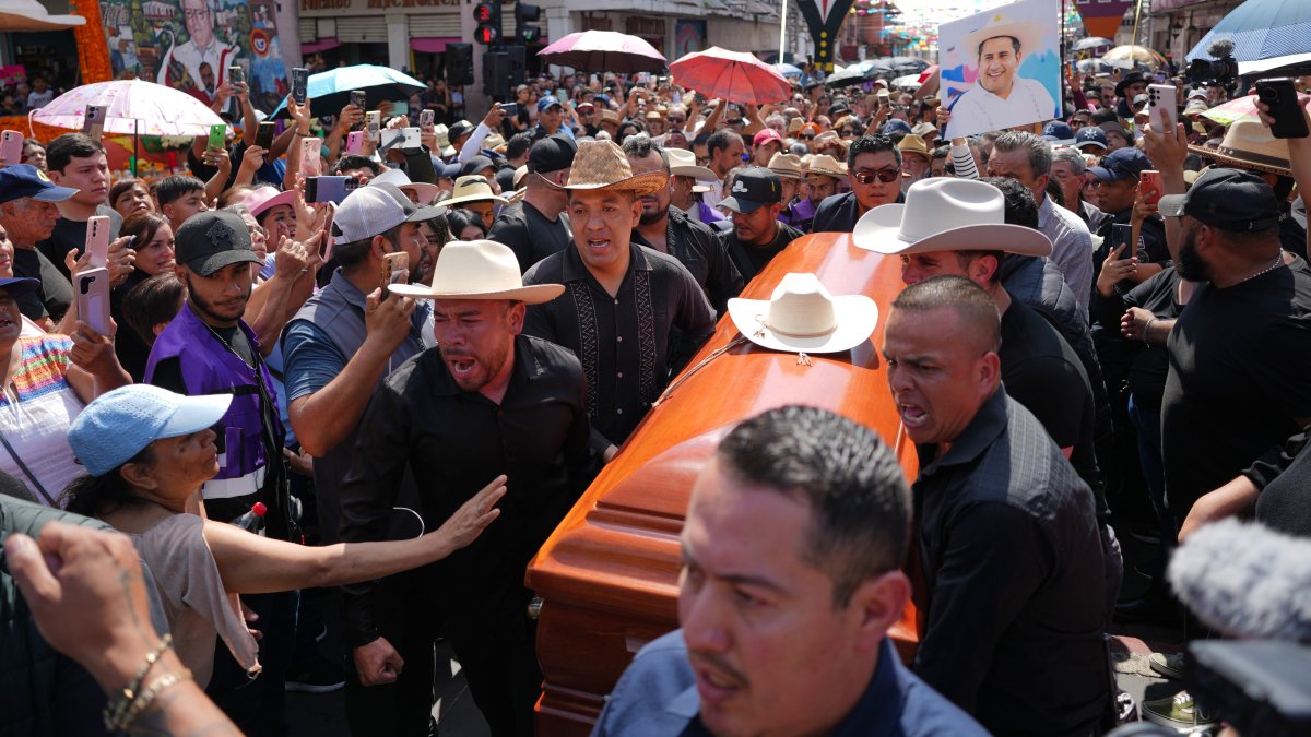 Fiscalía de México identifica al asesino del alcalde Carlos Manzo ...