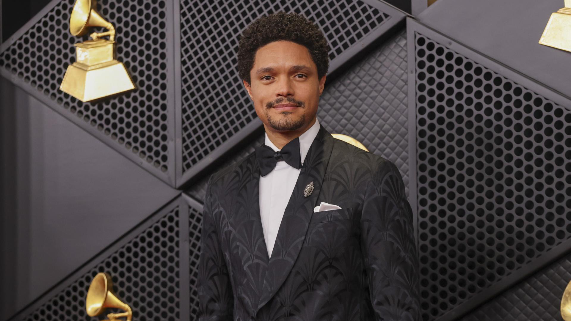 Trump Amenaza Con Denunciar Al Presentador De Los Grammy Telemundo Trevor Noah