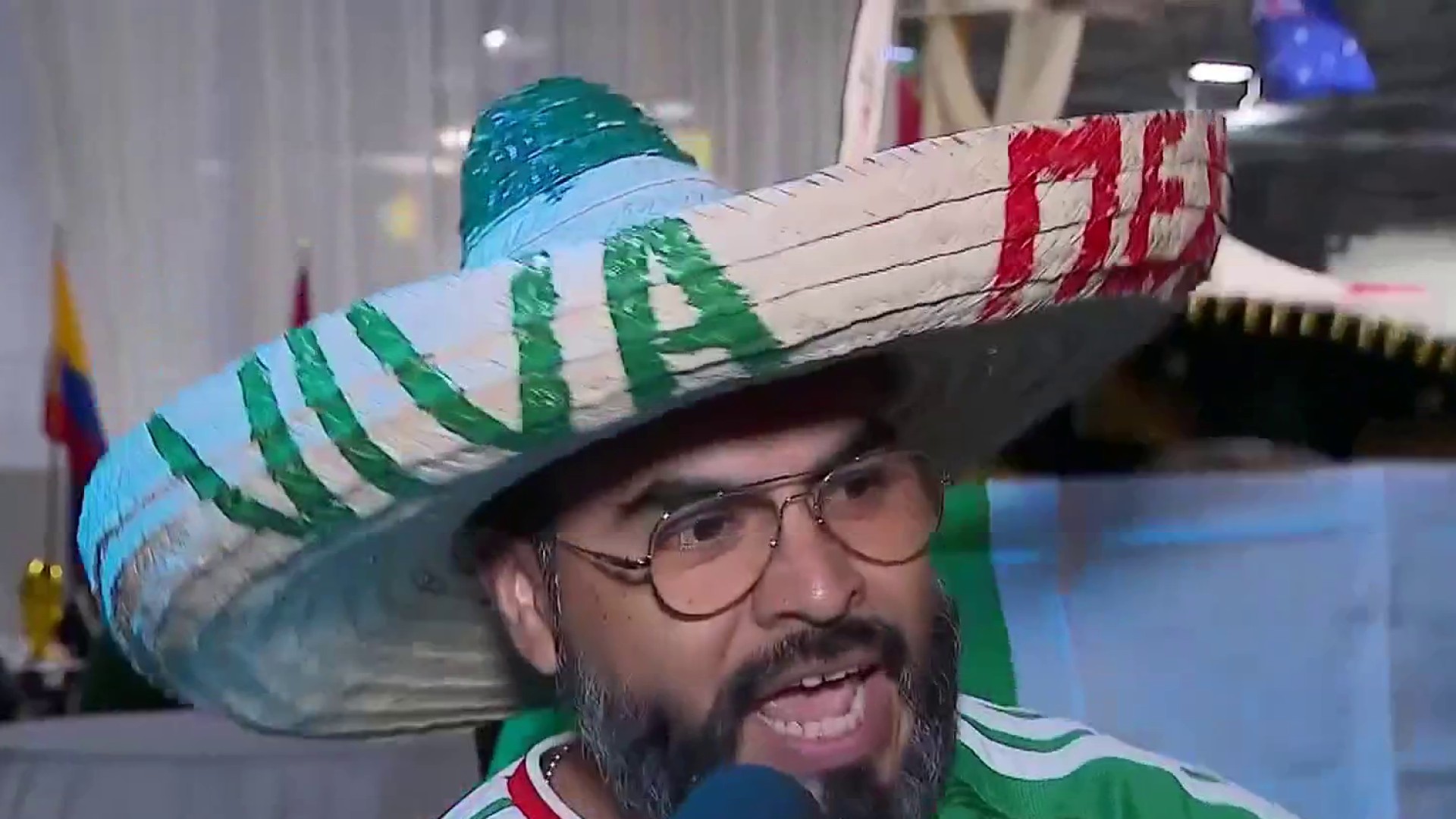 Mexicanos celebran primer partido de la Tri en el Mundial
