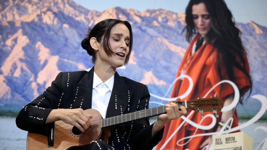 Julieta Venegas reivindica su espíritu norteño frente a la multitud de Auditorio Nacional