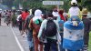 Éxodo centroamericano: caravana de unos 300 migrantes  ingresa a México desde Guatemala