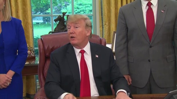 Trump firma orden para mantener a familias unidas