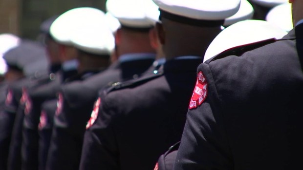 Con altos honores Chicago despide a bombero caído
