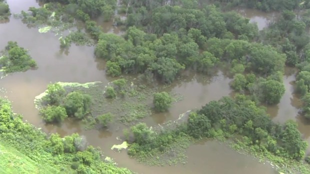 Bajo agua zonas de Gurnee tras paso de potentes tormentas
