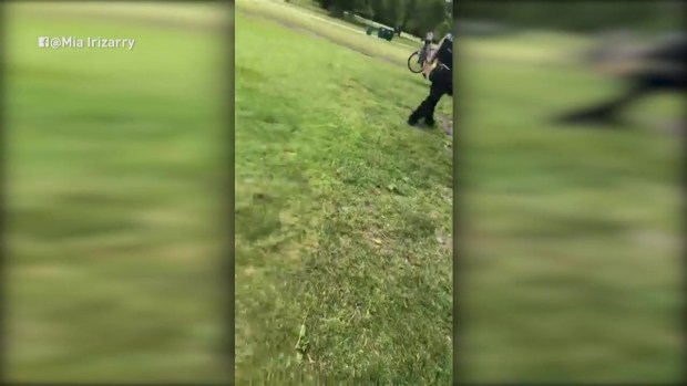 Mujer dice que fue acosada por lucir camiseta de Puerto Rico
