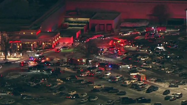 Imágenes captan ambulancias rodeando el centro comercial Orland Square