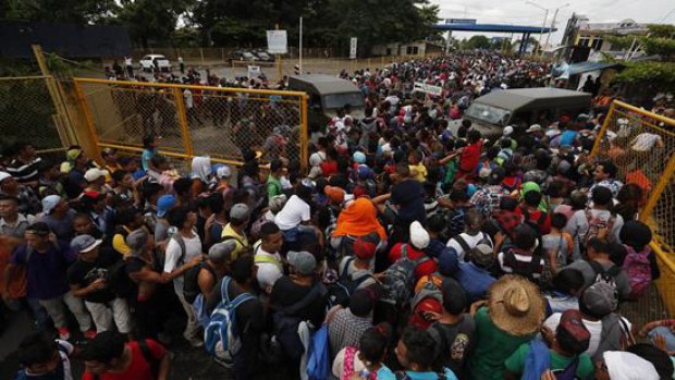 Migrantes ingresan a la fuerza a suelo mexicano