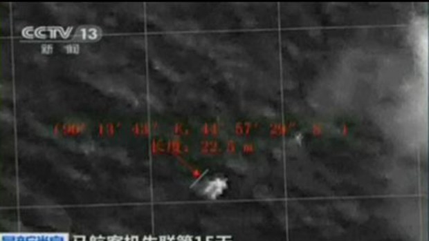 Video: "El avión se estrelló al sur del Índico"