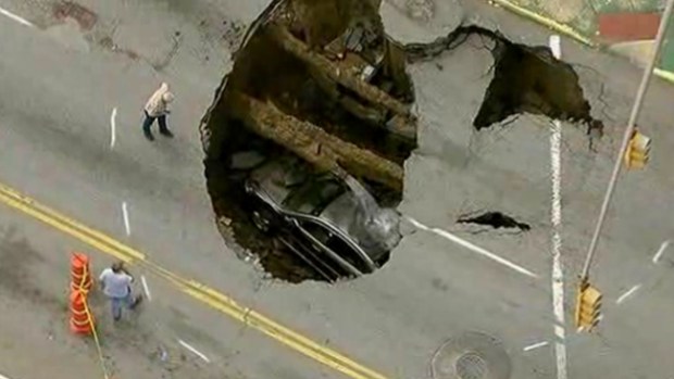 Video: La tierra se tragó un auto en Ohio