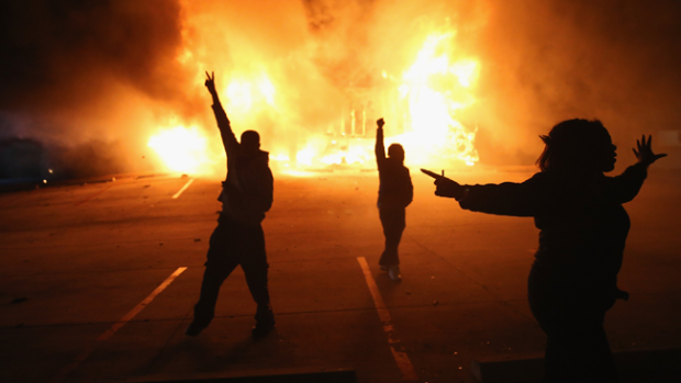 Video: Estalla la violencia en Ferguson