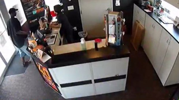 Video: Video: brutal puñetazo a embarazada