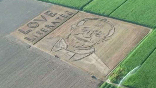 Video: Espectacular imagen del Papa en campo