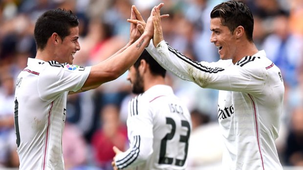 Video: James pone a bailar "tas tas" a Ronaldo