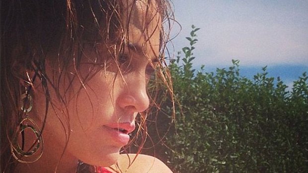 Video: Cuestionan bikinazo de Jennifer López