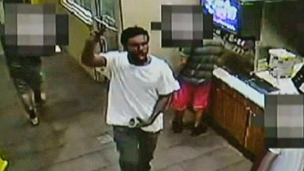 Video: Un arma defectuosa evita masacre
