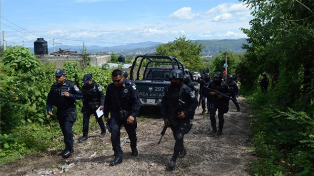 Video: México: Buscan estudiantes en fosas