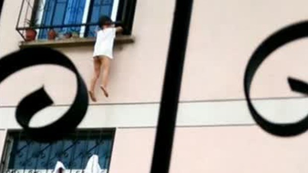 Video: Espectacular rescate a niñita en video