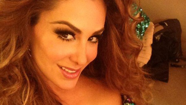 Video: No soporta el sudor de sus bailarines