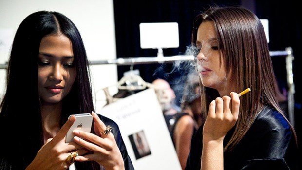 Video: NY sube edad para comprar cigarrillos