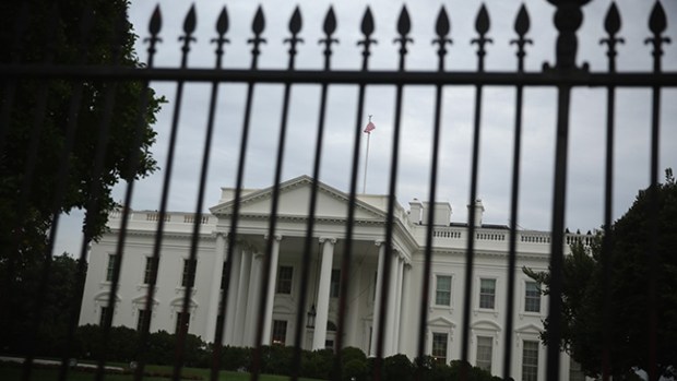 Video: Casa Blanca: Vuelven a saltarse la valla
