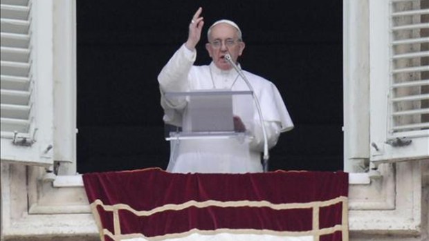 Video: El Papa lava los pies a discapacitados
