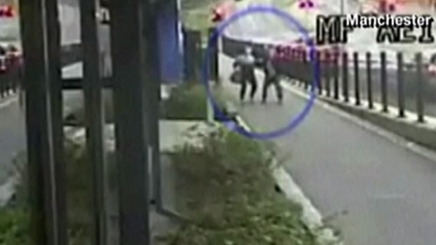 Video: Peatones ven la muerte venir y le huyen