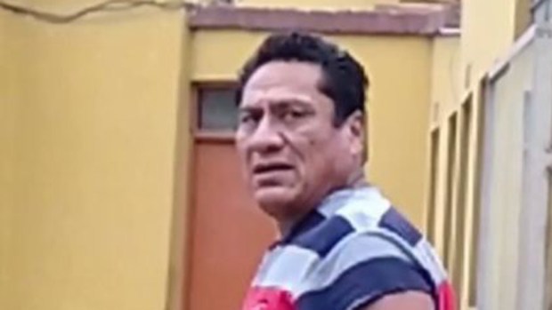 Video: Cuelga a perro y lo deja agonizando