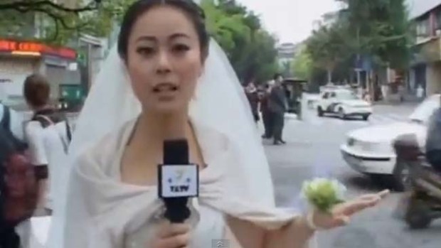 Video: Reporta el terremoto vestida de novia