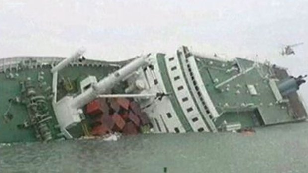 Video: 300 desaparecidos tras hundirse nave